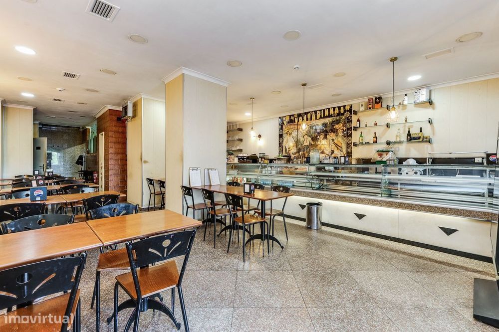 Trespasse de Pastelaria/Restaurante com Fabrico Próprio na Rua Castilh