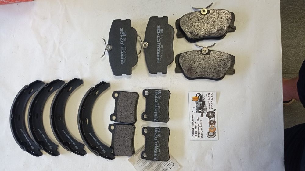 Тормозні колодки мерседес 124