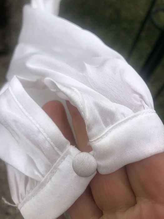 Blusa branca acetinada