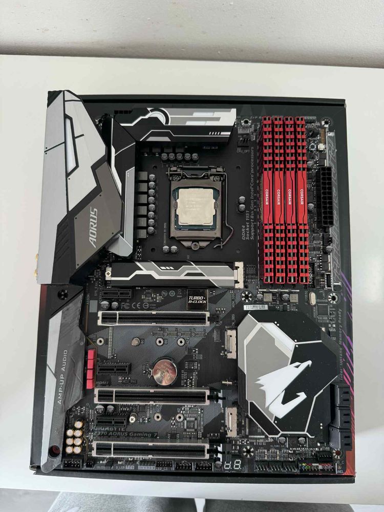 Aorus Z370 G7, i7-8700k, 4x8 3000Mhz CL14