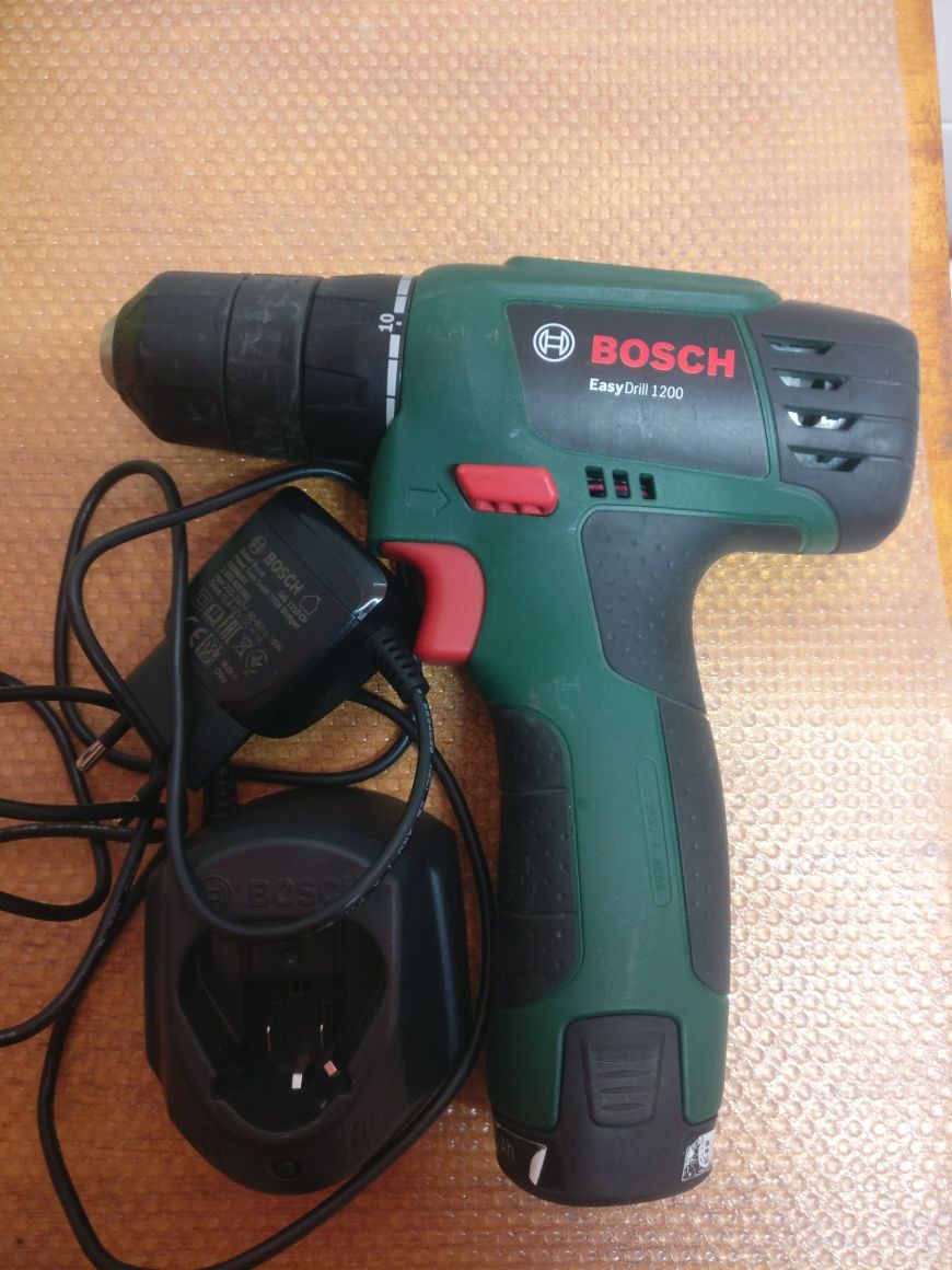 Tenho aparafusadora e carregador  de Bosch  12v