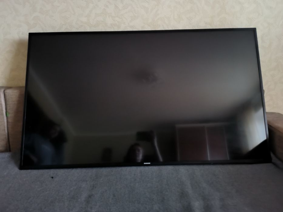 Телевізор Samsung  UE55MU6172UXXH не працюючий