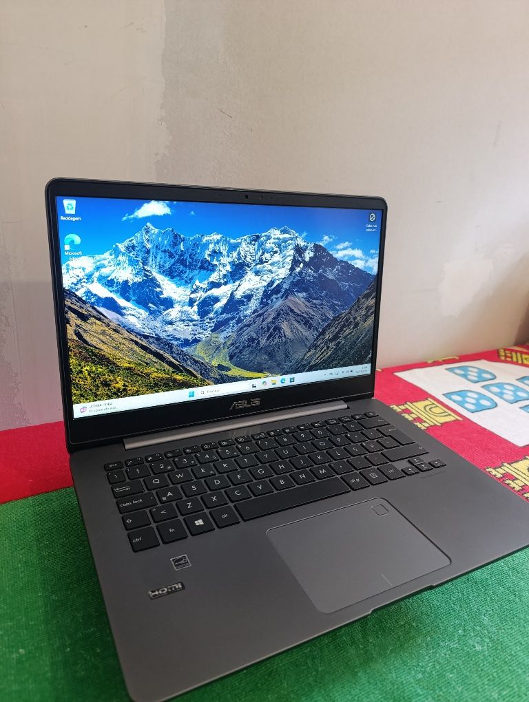 Asus UX430 (i5 8th - 8GB DDR4 - 256GB SSD - GeForce MX150 2GB)