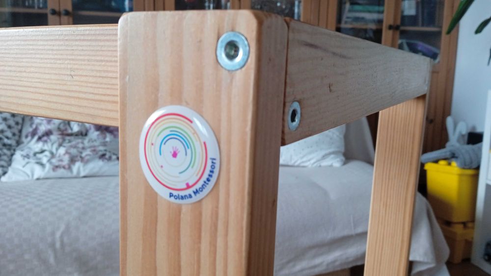 Pomocnik kuchenny, kichen helper. Lite drewno. Polana montesorri