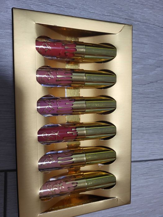 Набір матових помад kylie birthday edition нові