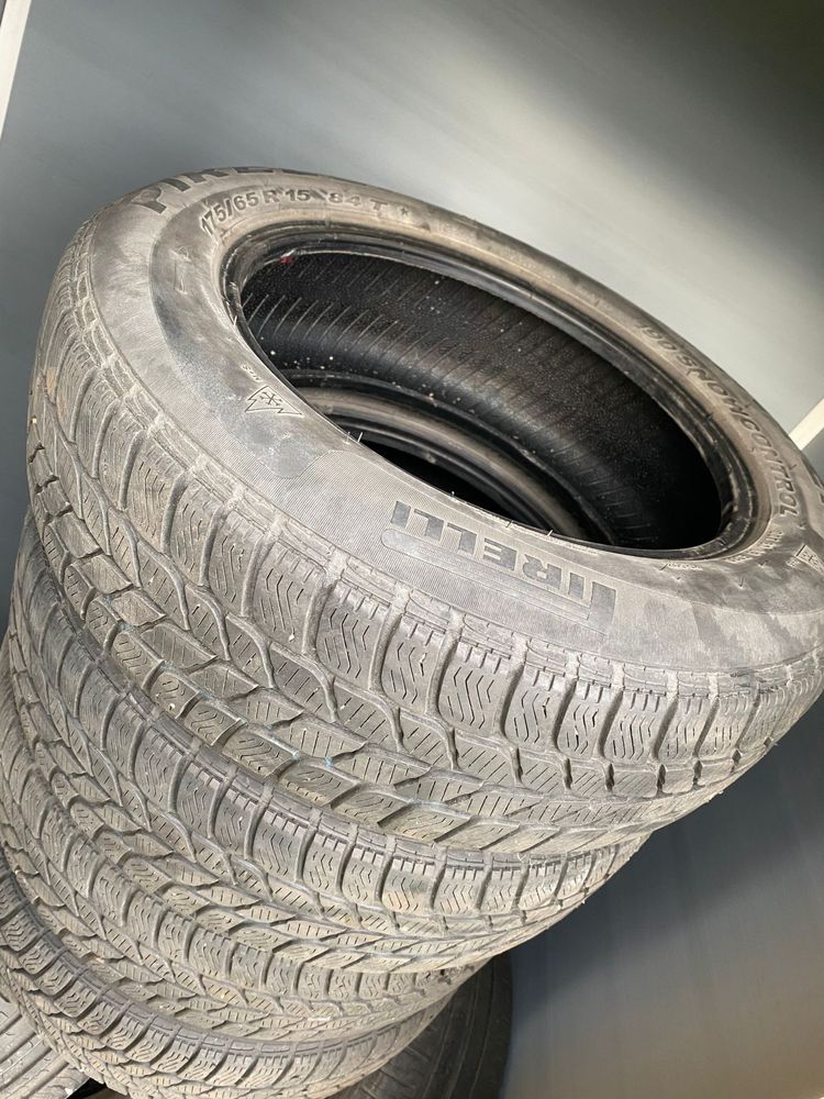 Opony zimowe Pirelli 175/65/15 używane