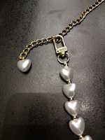 Uroczy pasek H&M z perłowych serc i złotego łańcuszka. Nowy wyprzedany