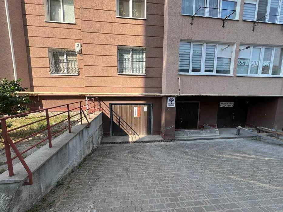 Гараж в будинку по вул. Мазепи