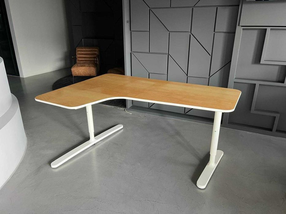 Secretária de canto - Em perfeito estado