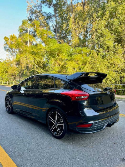 Ford Focus ST      2016