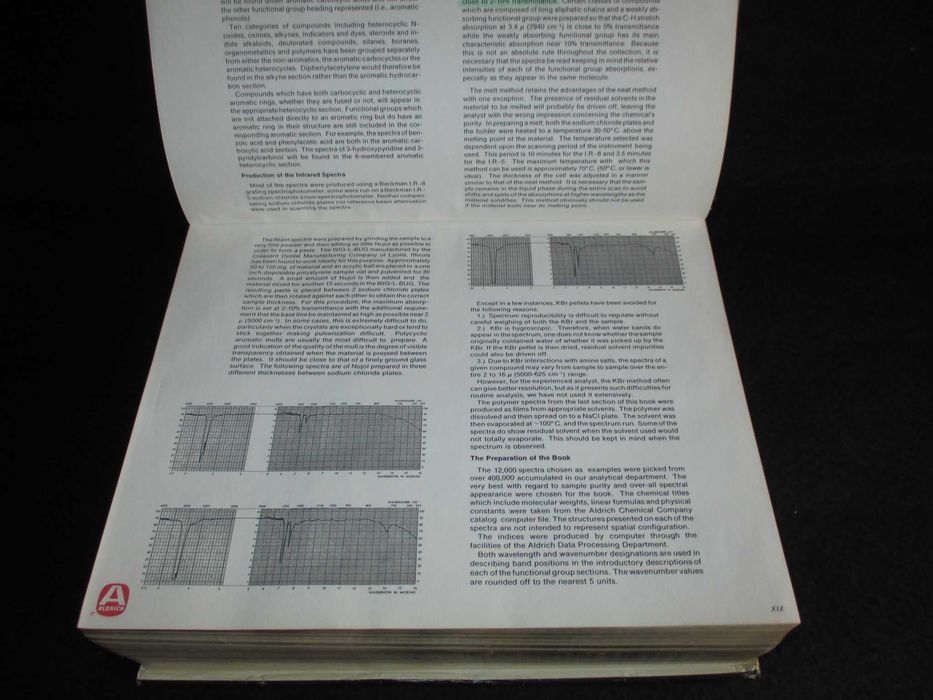 Livro The Aldrich Library of Infrared Spectra Pouchert Edition III