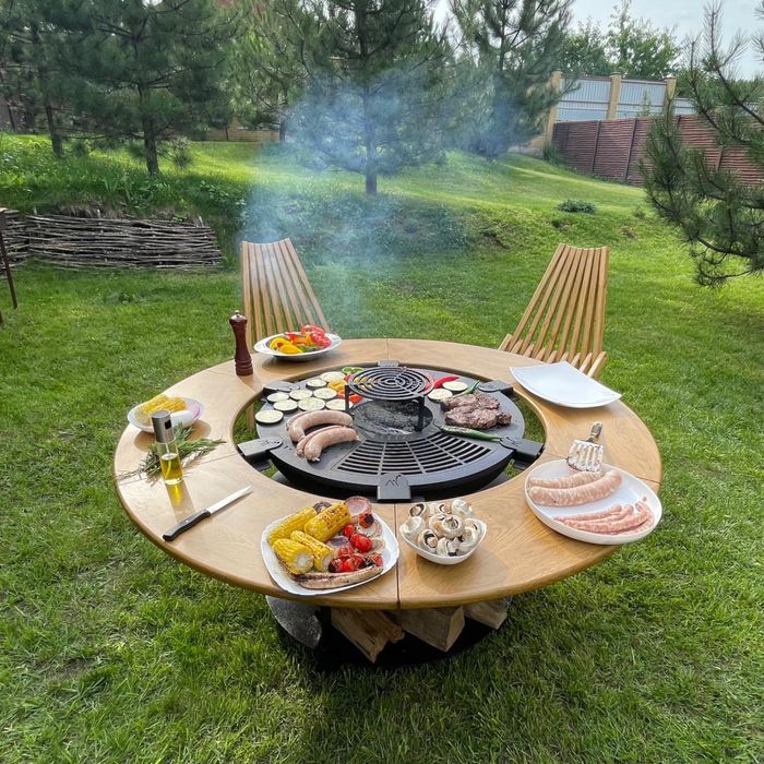 Барбекю мангал гриль с круговым столом.