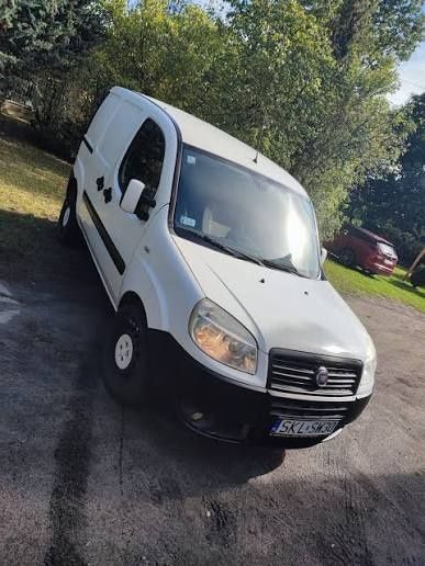 Sprzedam fiata Doblo 1.3 JTD z przeznaczeniem na części .