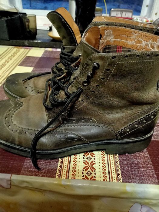 Продам взуття великого розміру.