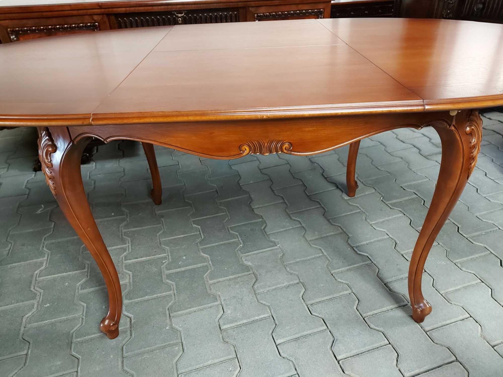 Stylowy stół chippendale