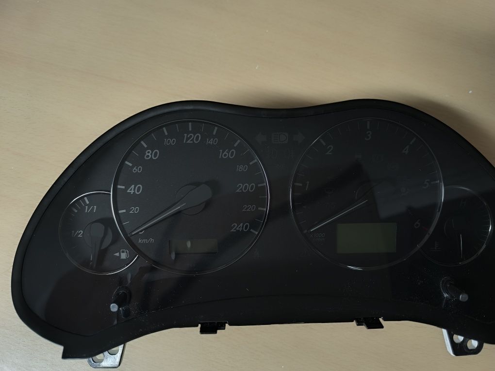 Km toyota Avensis 2007  T25