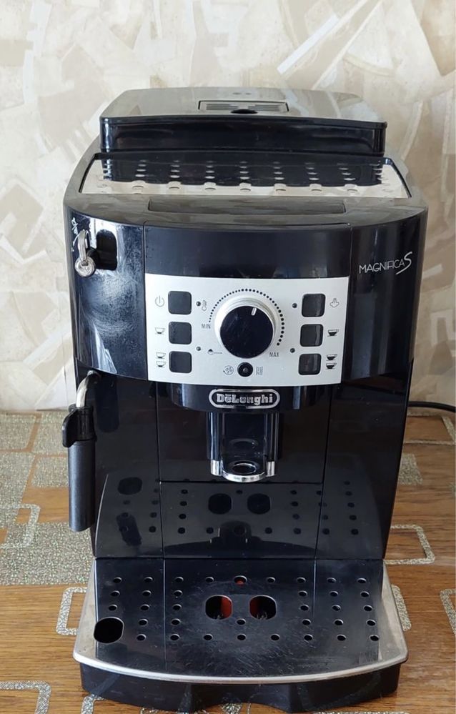 Кофемашина Delonghi  Magnifica S бу, в хорошем состоянии,