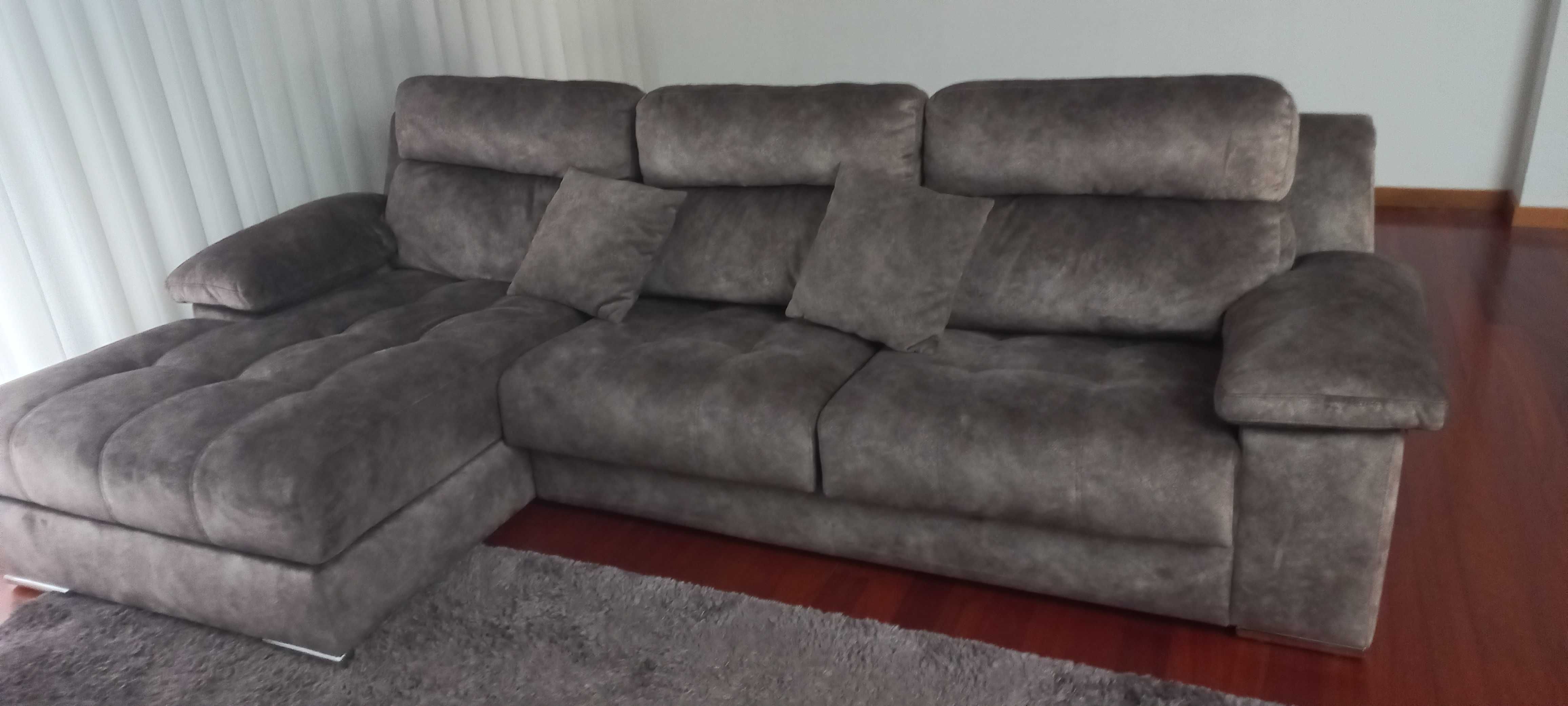 Sofá com chaiselong castanho com 2,80x120 como novo.