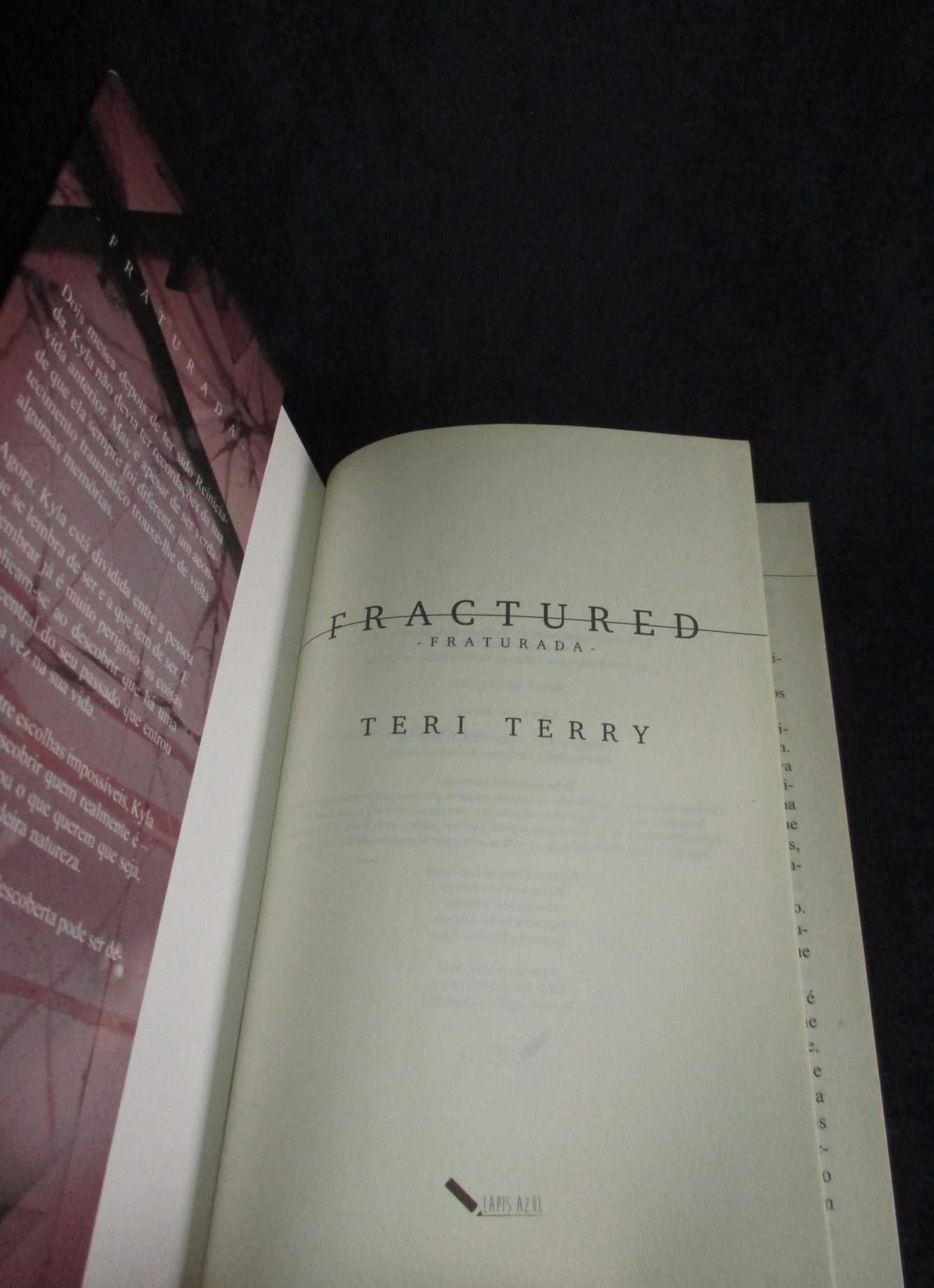 Livro Fraturada Factured Slated Teri Terry