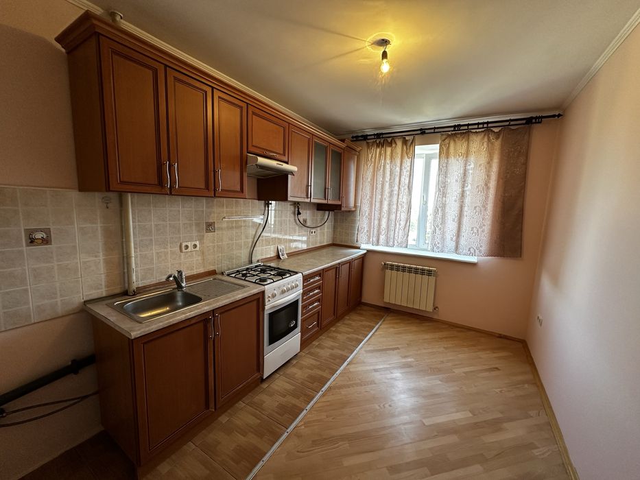 Продам 2 кімнатну в центрі вулиця Тичини