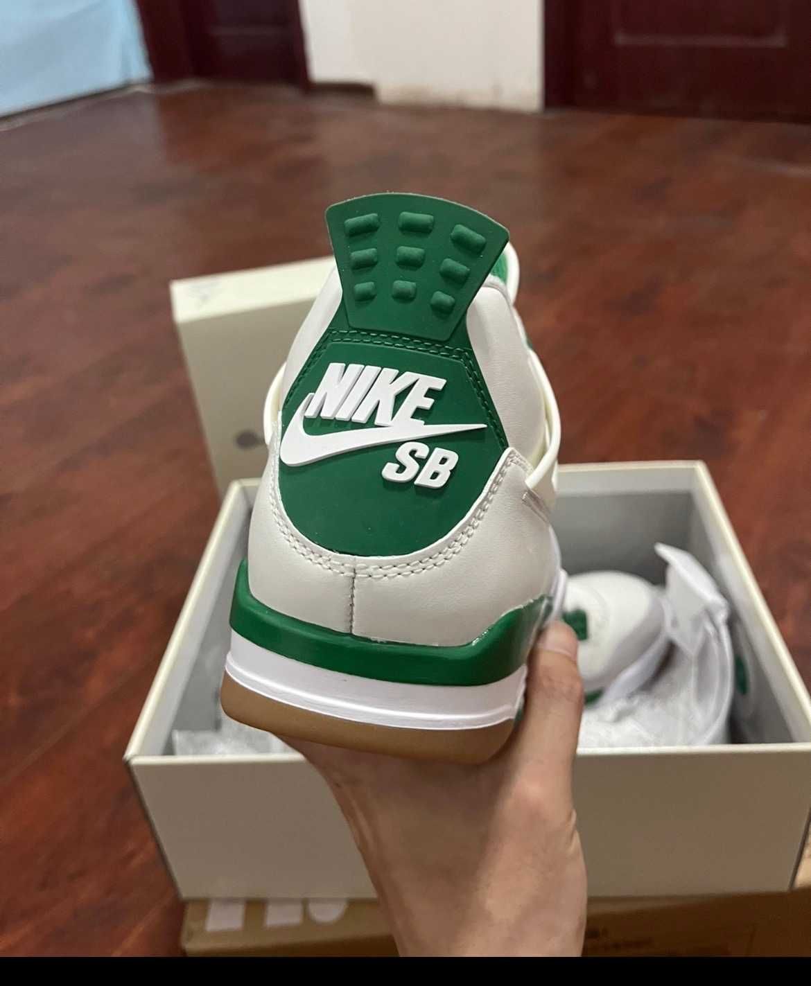 Jordan 4Retro SB Pine Green R.42