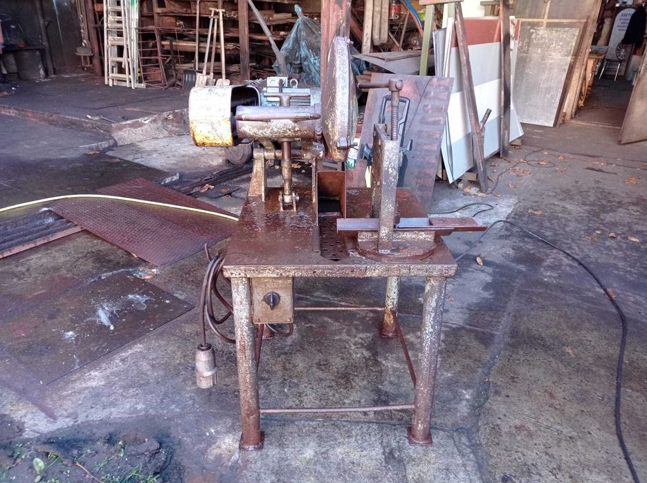 Piła tarczowa do cięcia stali