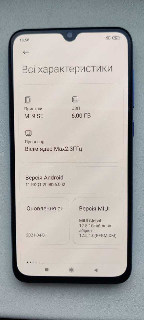 Xiaomi Mi 9 SE 6/64 в ідеальному стані
