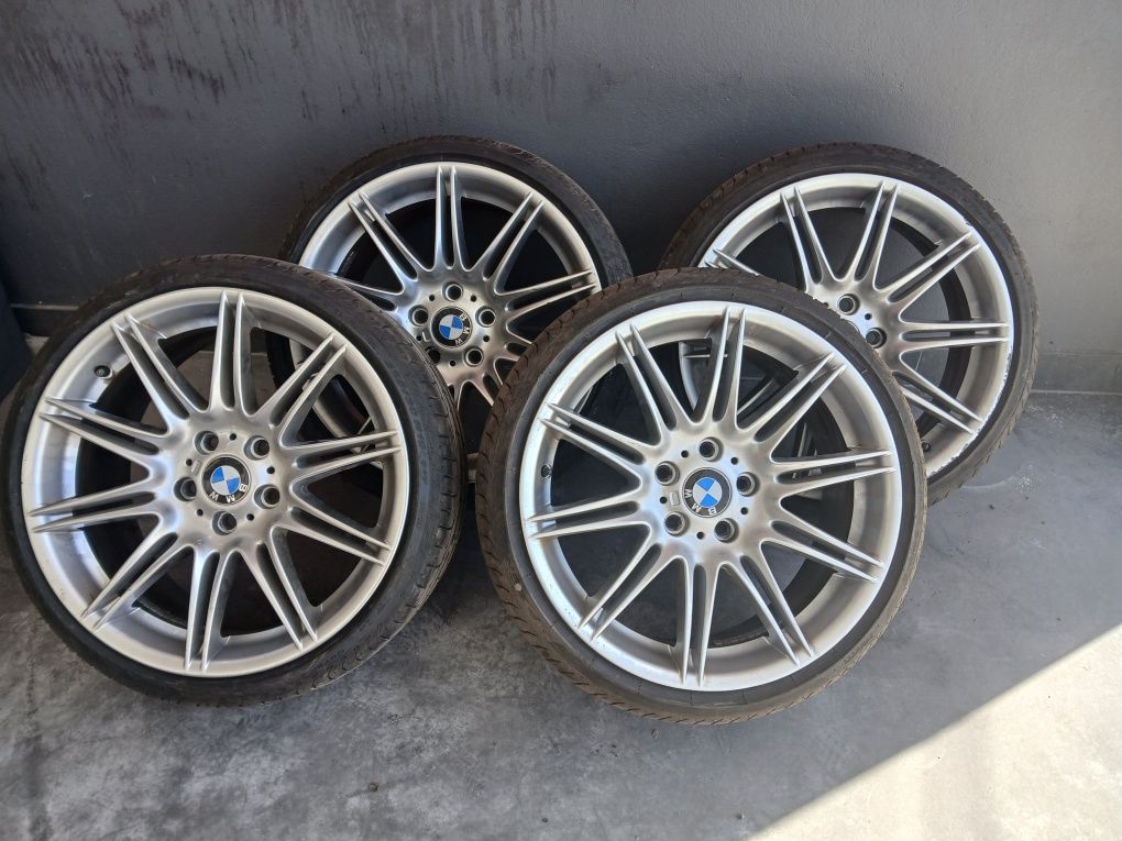 Jantes 19 BMW com pneus Pirelli P Zero-255/30R19