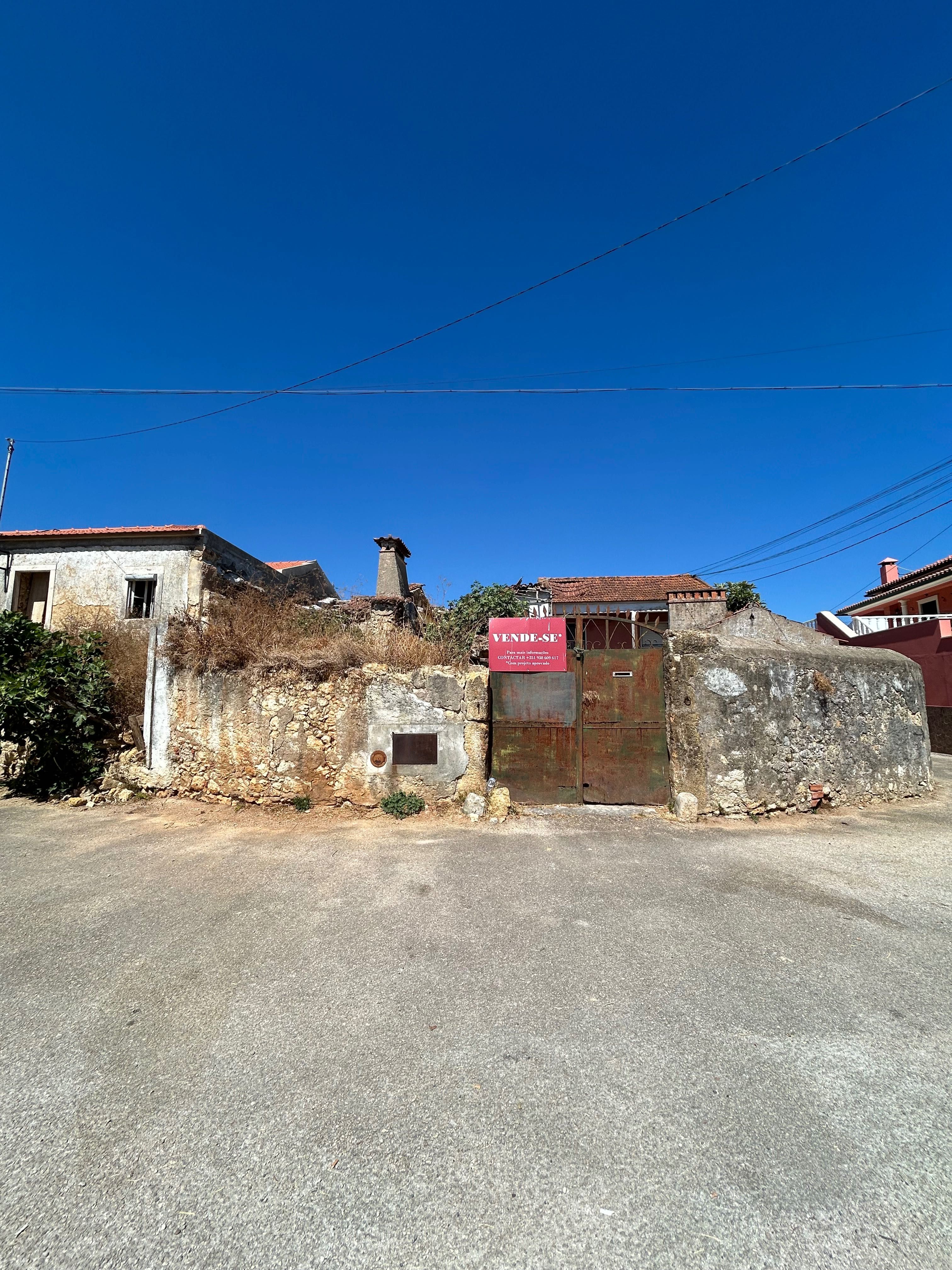 Moradia para reconstrução com projeto de arquitetura aprovado