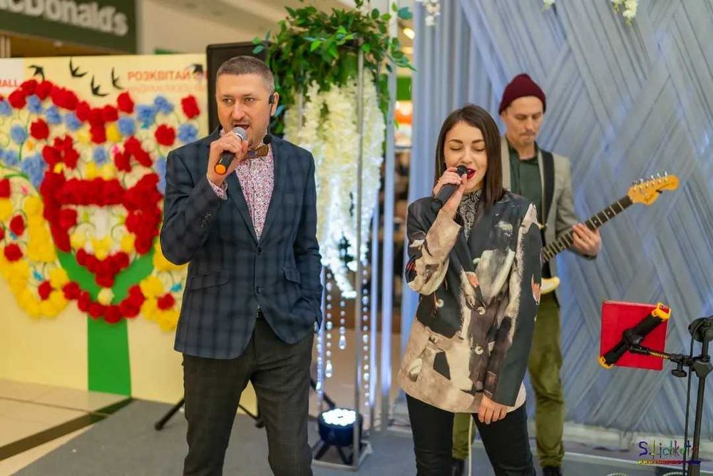 Ведучий, співак, артист, шоумен: ведення, музика, світло, дим!