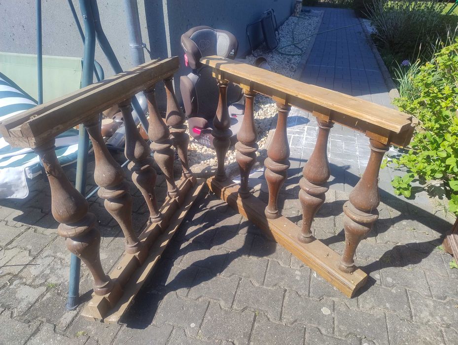 Stara balustrada drewniana.