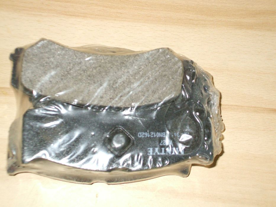 колодки  передние Дайхатсу -шарада 90-95 г выпуск