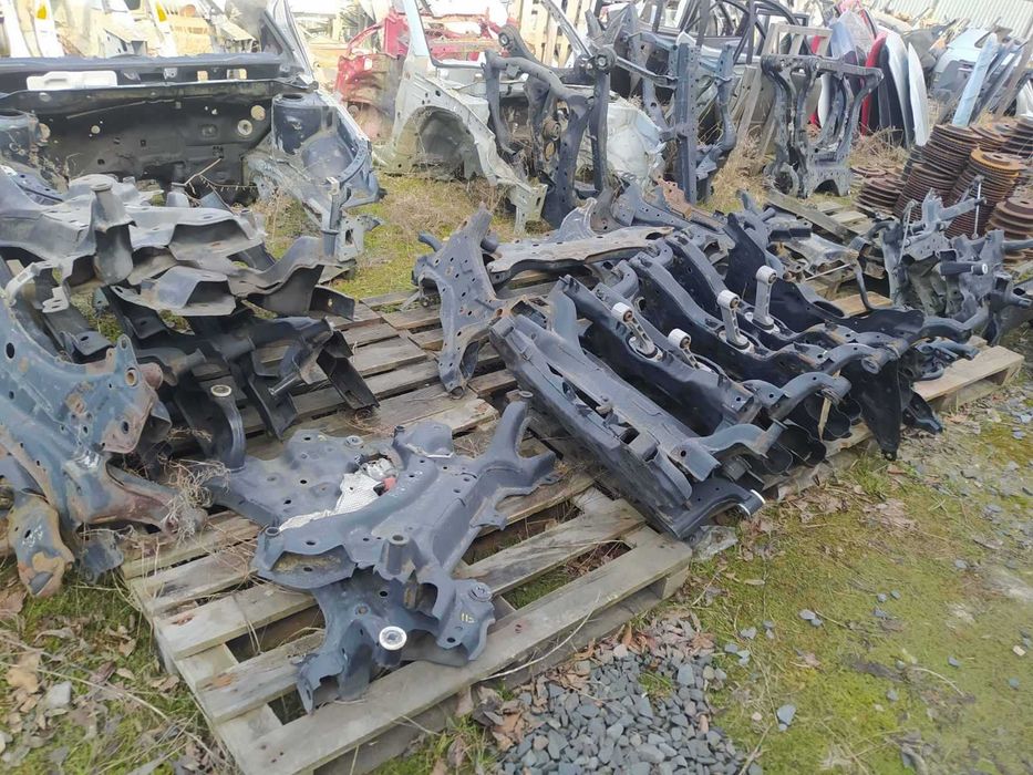 Балка підрамник передній задній Toyota RAV4 CHR Auris Avensis Camry