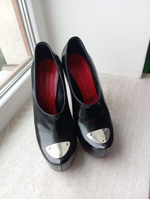 Туфлі. Натуральна шкіра. 38 розмір.
Натуральна шкіра.
Італія
Ро