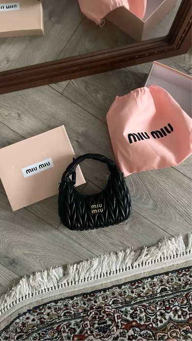Сумка Miu Miu.