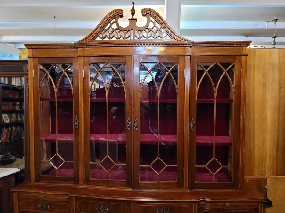 Móvel antigo estilo Inglês em muito bom estado geral