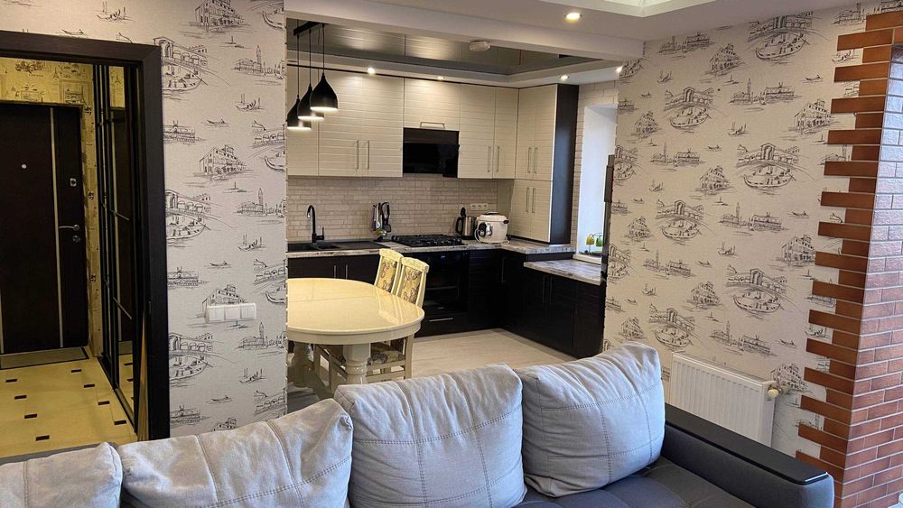 Продам 3 кімнатну квартиру 5/5 (пр-т Будівельників 32А)