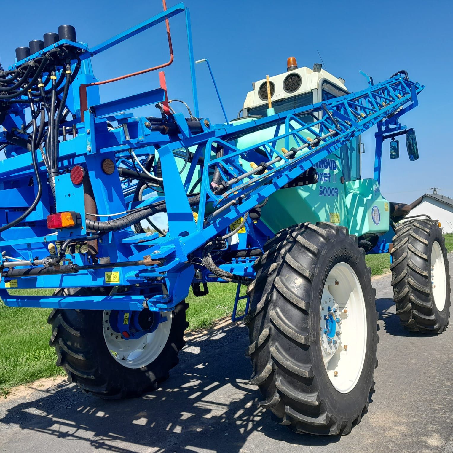 sprzedam opryskiwacz beryhoud boxer l l  3000l 28/24m