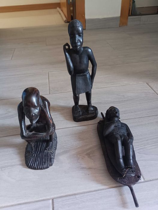 Esculturas em pau preto detalhadas ( mais de 50 anos )