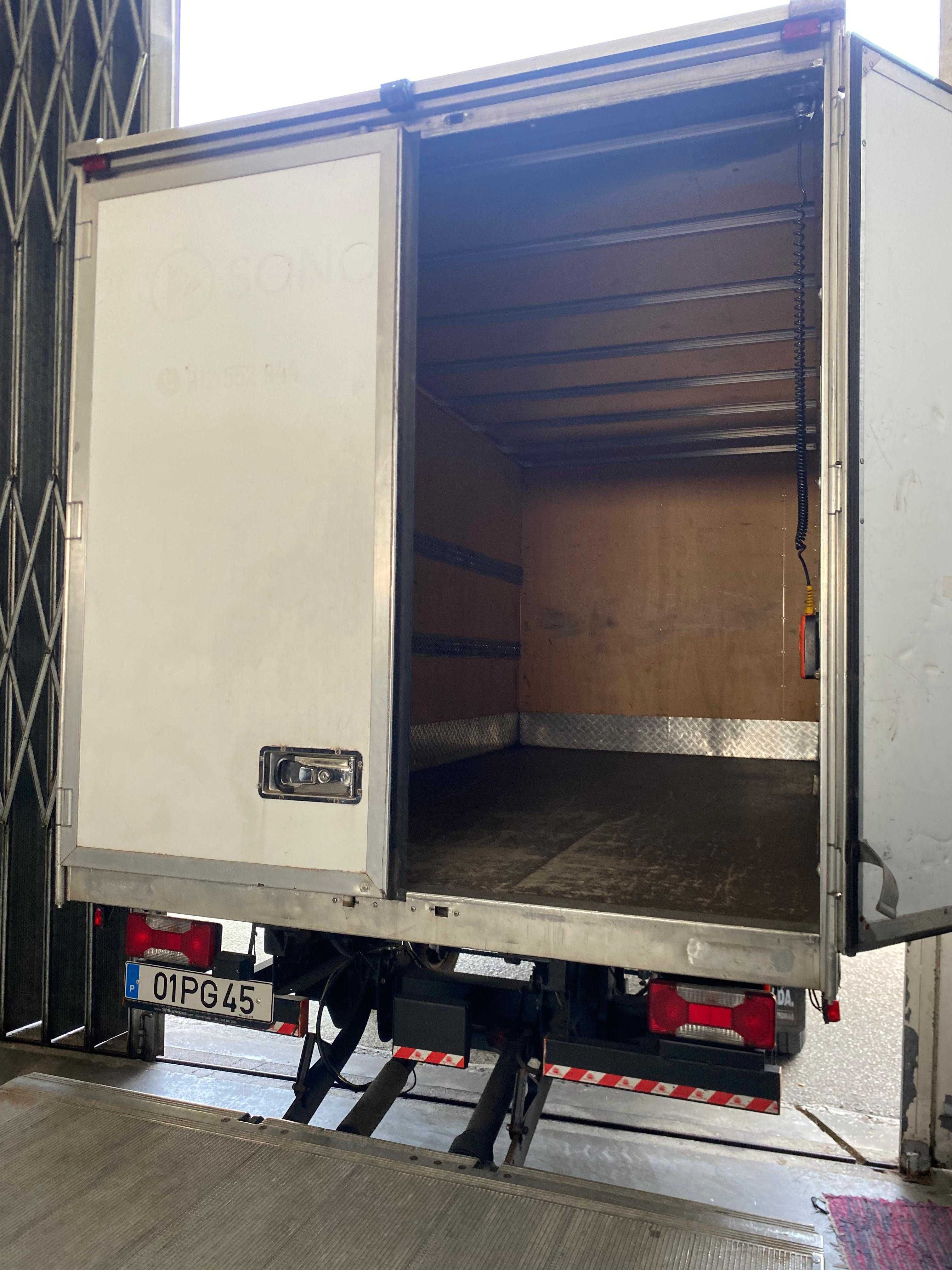 Iveco Daily com Plataforma