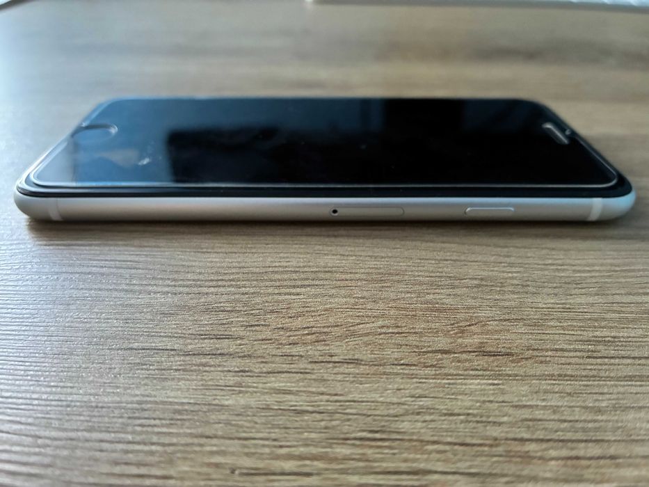 iPhone SE 2020, 128GB: nowa oryginalna bateria, problem z mikfofonem