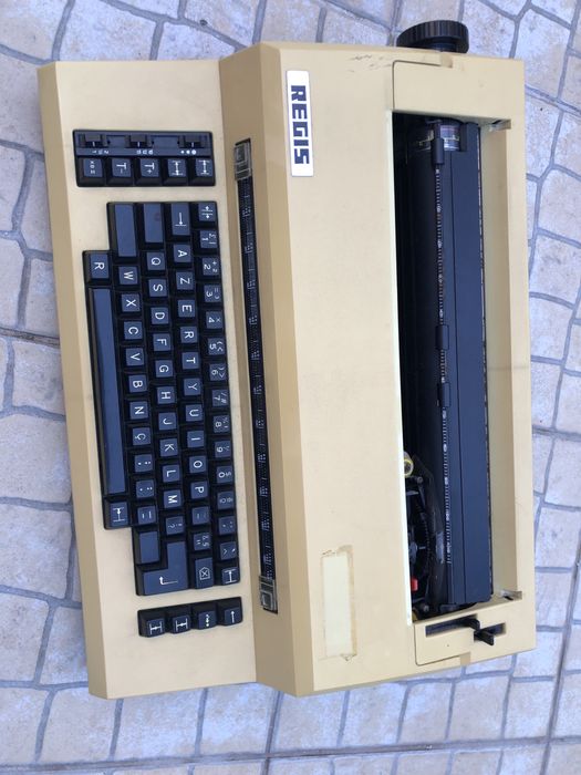 Máquina de escrever eléctrica