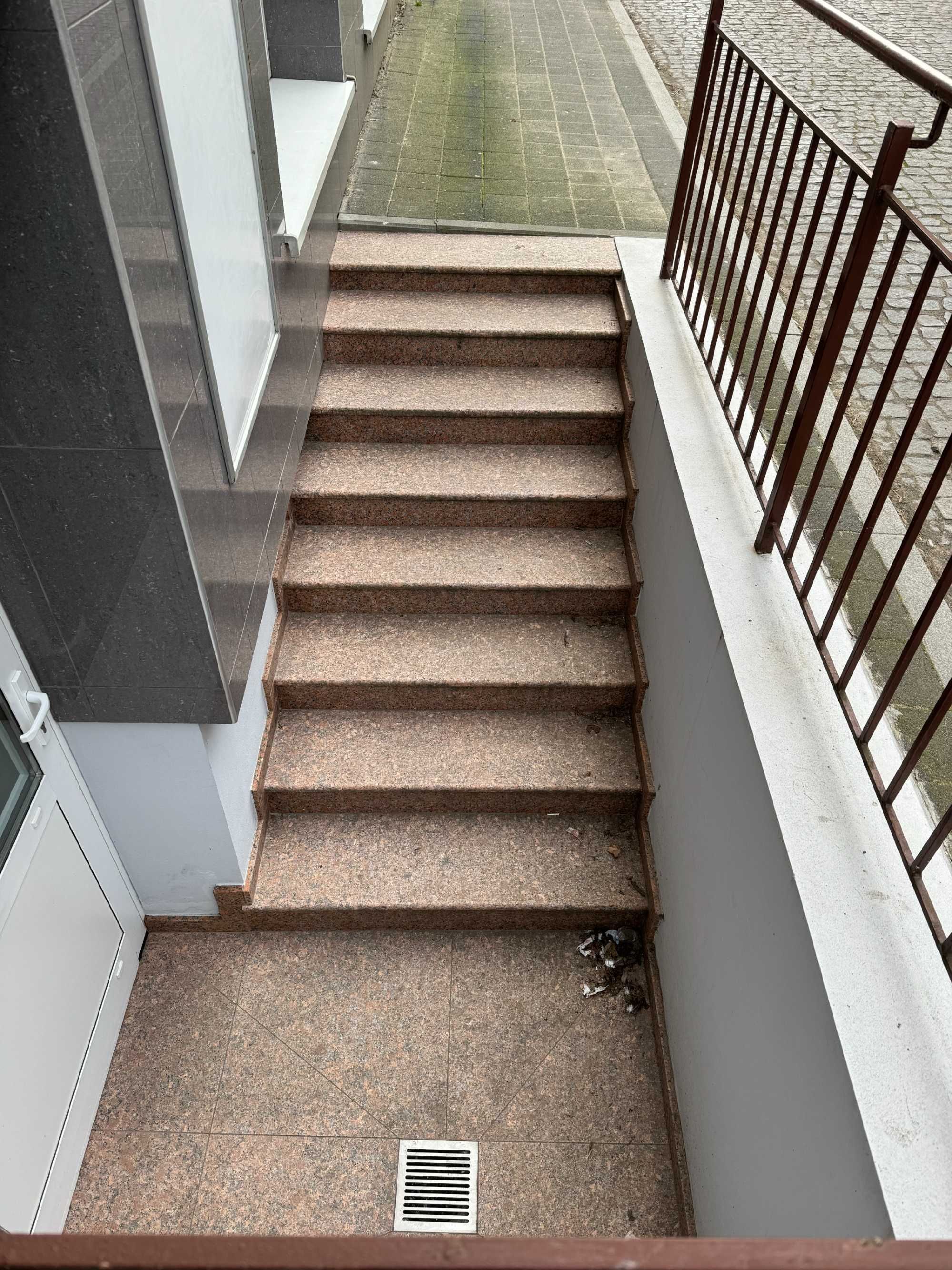 Sprzedam lokal użytkowy w centrum Łęczycy 84.70 m2