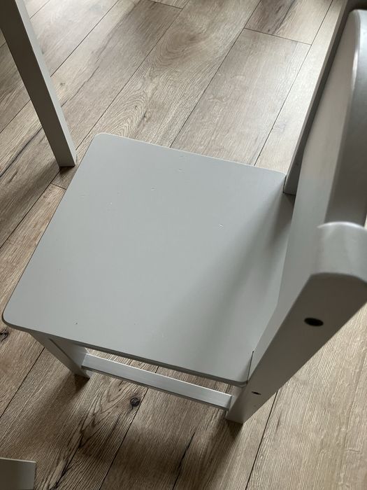 Stoliczek dla dziecka z krzesełkiem