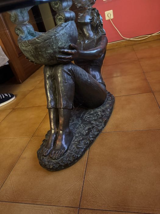 Mesa vidro mulher bronze