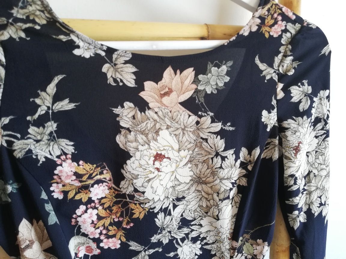Vestido floral Stradivarius