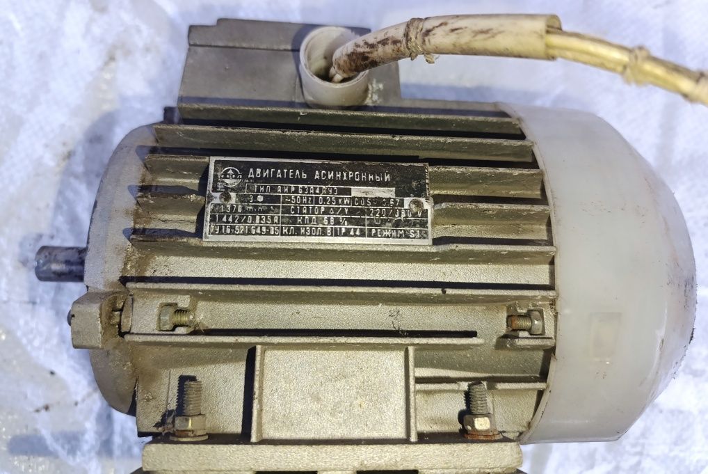 Продам Асинхро́нний електродвигун 0.25 kw