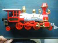 Locomotiva vintage com luzes e deita fumo real a caldeira