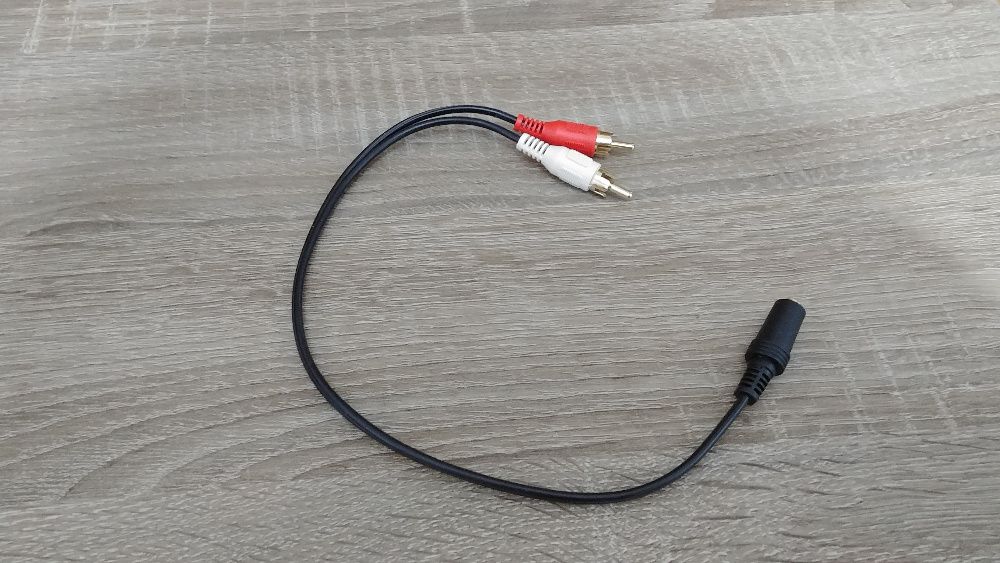 Adaptador LINDY 3.5mm femea 2x RCA macho