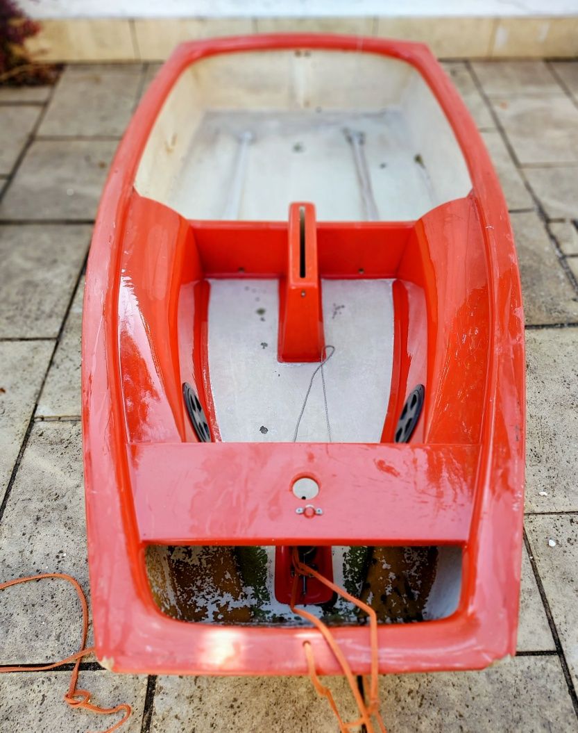 Barco vela ou bote de apoio